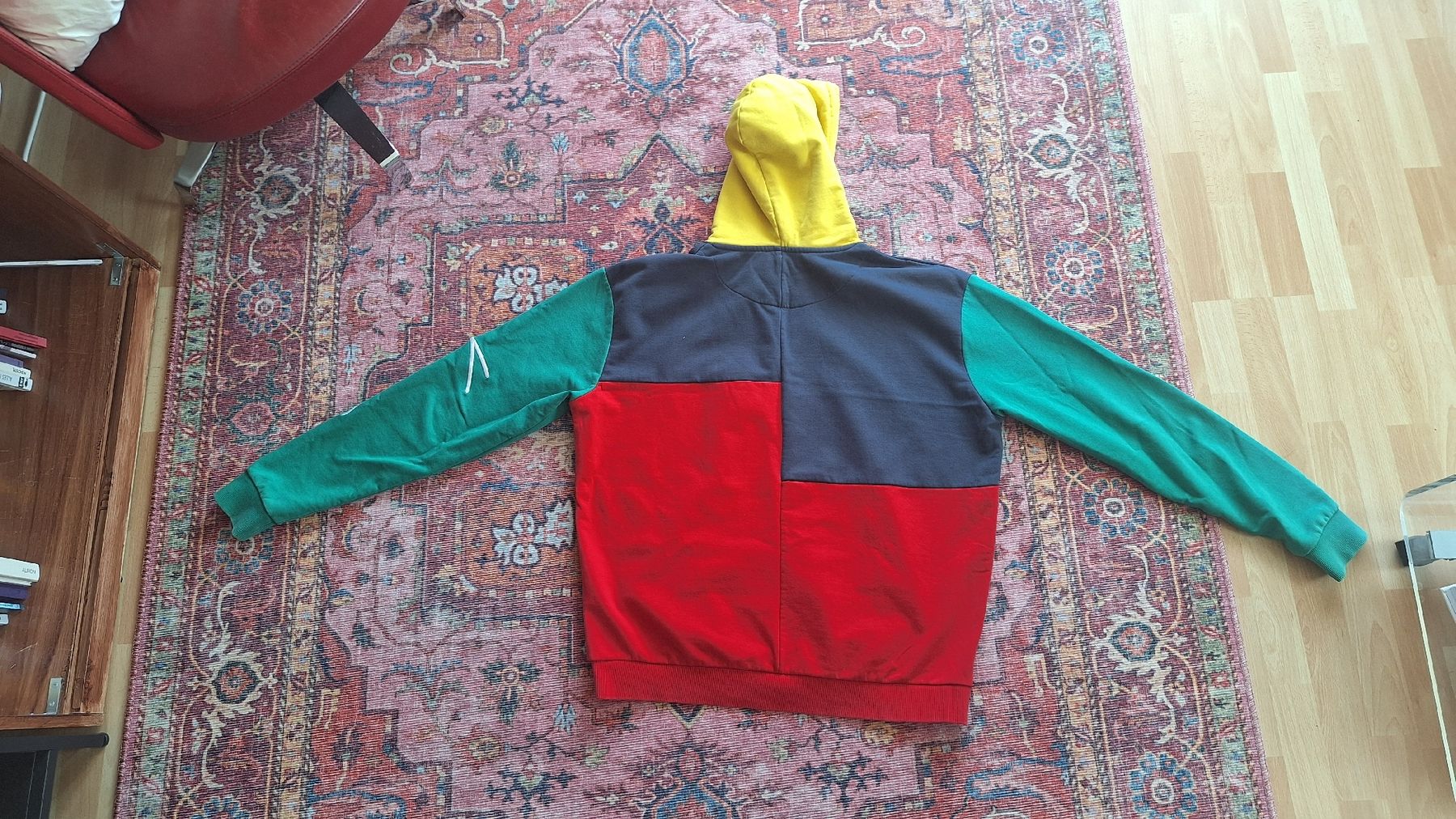 Maglioni & Felpe: Hoodie mehrfarbig Grösse L – Usato da Winterthur venduto da shishibelle 2