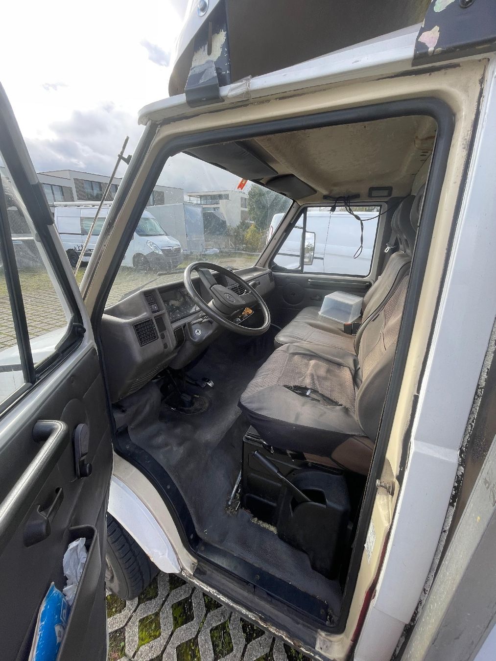 Peugeot Nutzfahrzeuge: COOLER FOODTRUCK! – Gebraucht aus Merlischachen von simplestuff123 3
