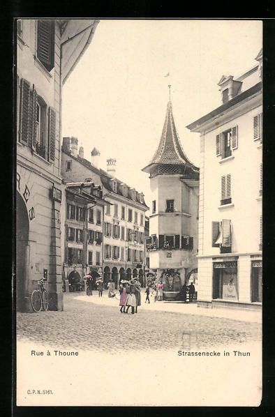 Cartoline postali: AK Thun, Strassenecke mit Passanten – Usato da Berlin venduto da bartko-reher