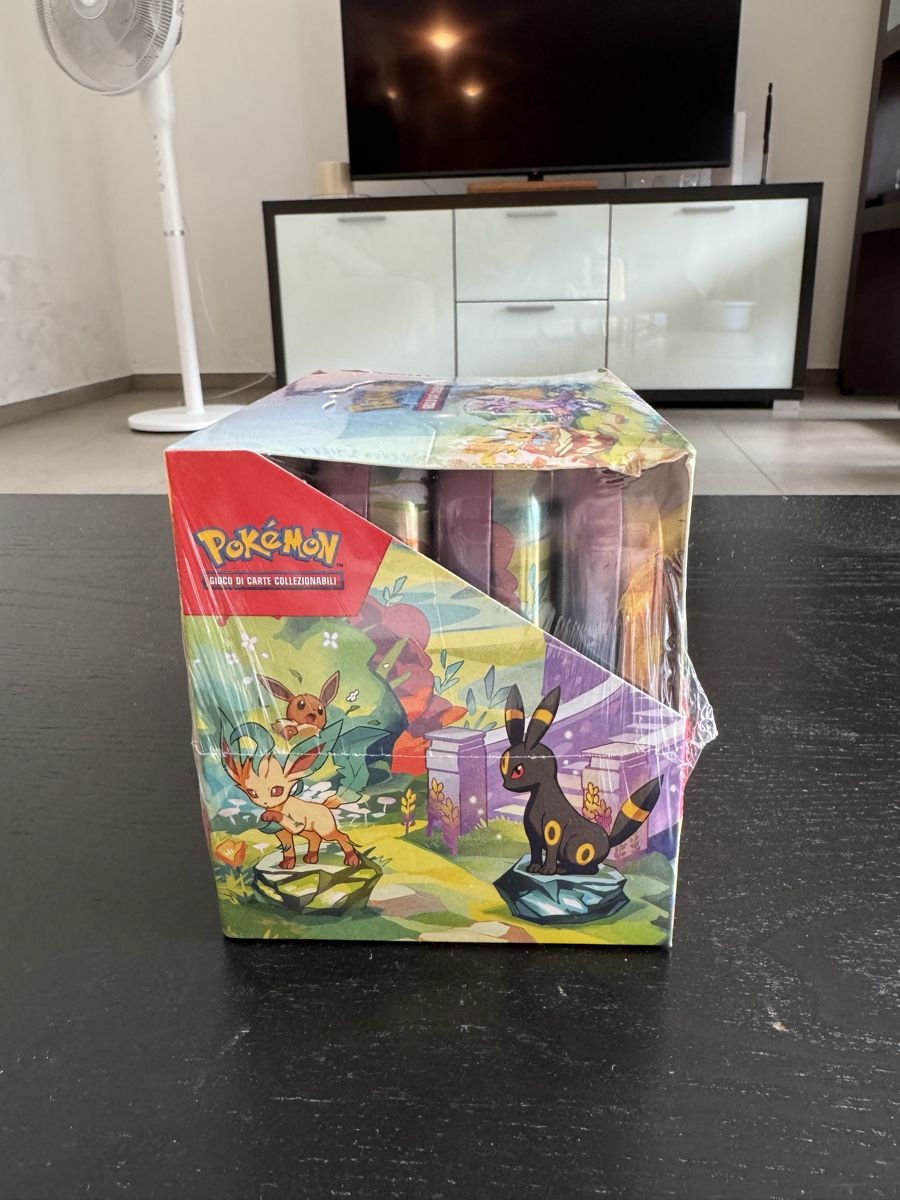 Pokémon Cartes à collectionner: Evoluzioni Prismatiche - Pokemon Mini Tin Display - Sealed  – Neuf avec emballage d'origine à Bellinzona par TheCarden 3
