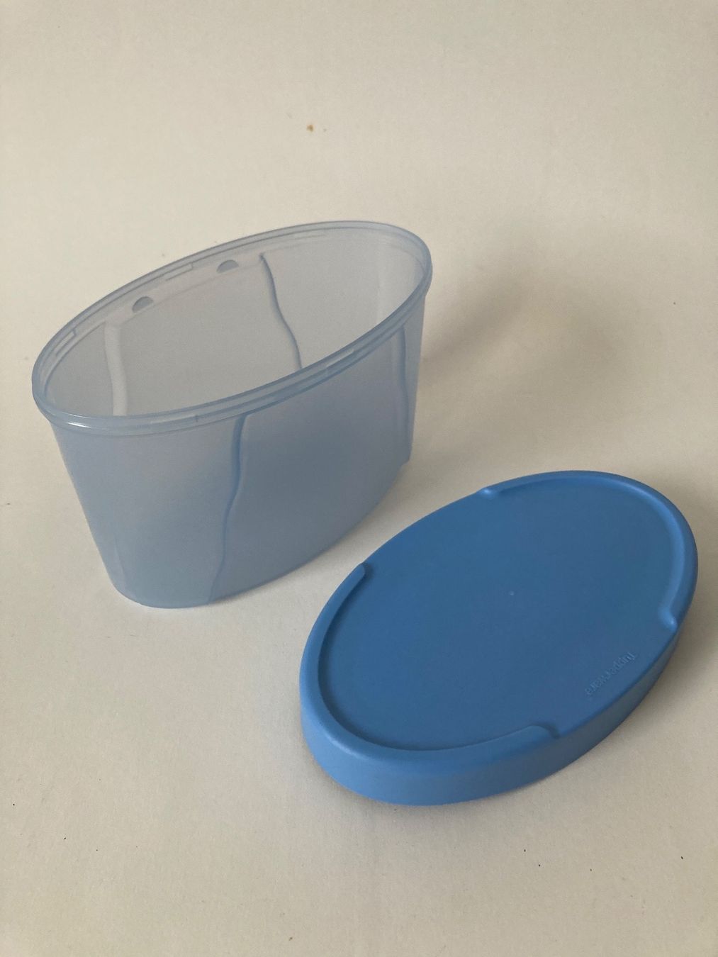 Tupperware Recipients et similaires: Récipient Aqua Tupperware – D'occasion à Frasses par soowoo12 1