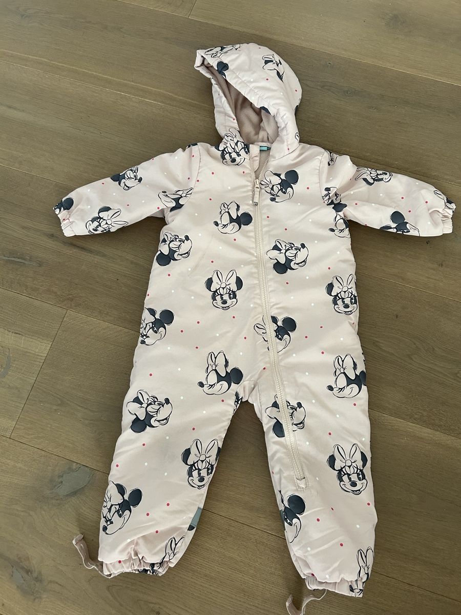 Kleiderpakete & -sets: Schneeanzug with Minnie Mouse pattern size 98 wie neu – Gebraucht aus Rümlang von Jennyanna