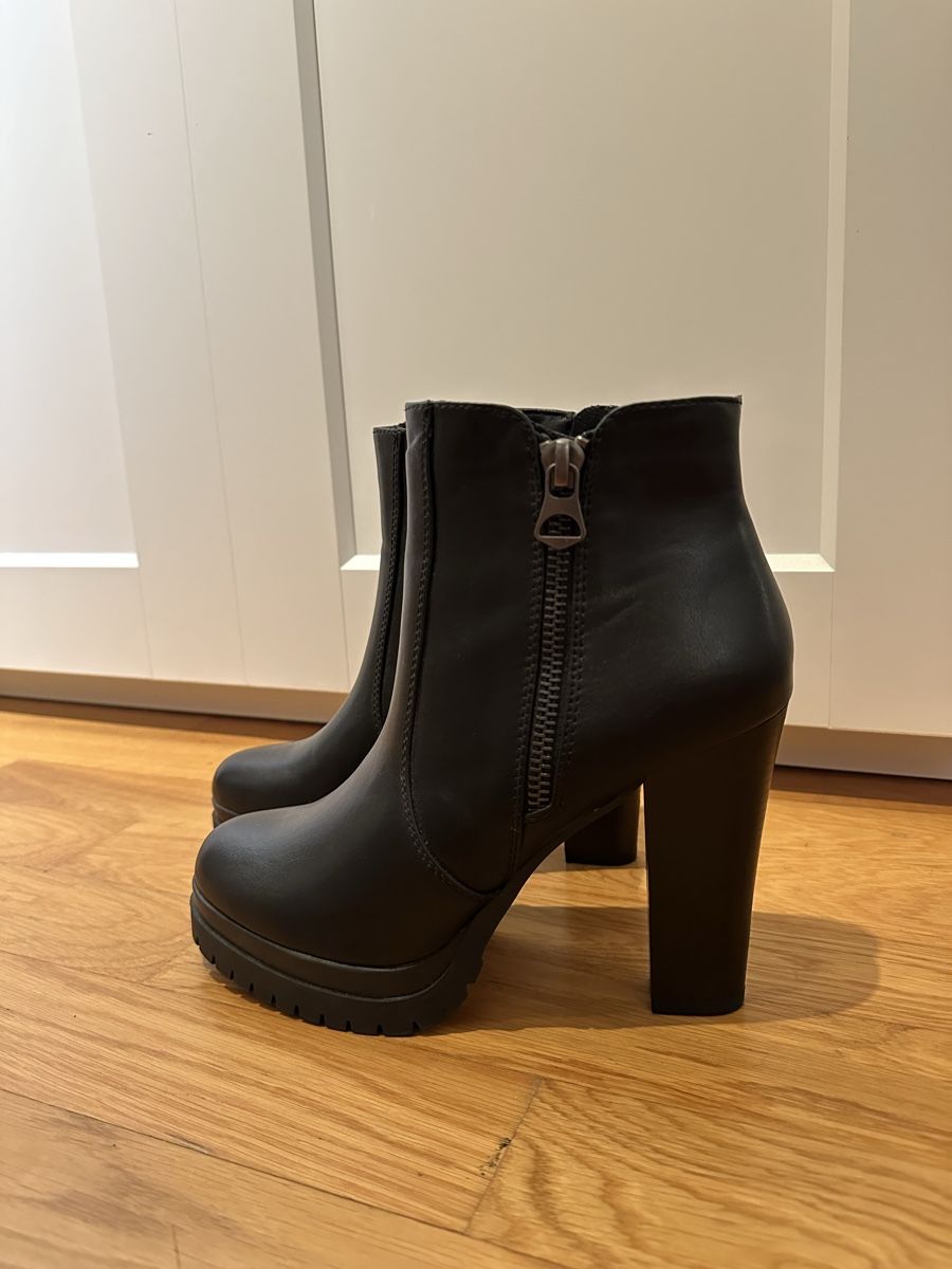 Dosenbach Scarpe da donna: Stiefeletten Catwalk schwarz, Grösse 42, NEU – Nuovo (secondo la descrizione) da Wetzikon ZH venduto da eli_k7fq