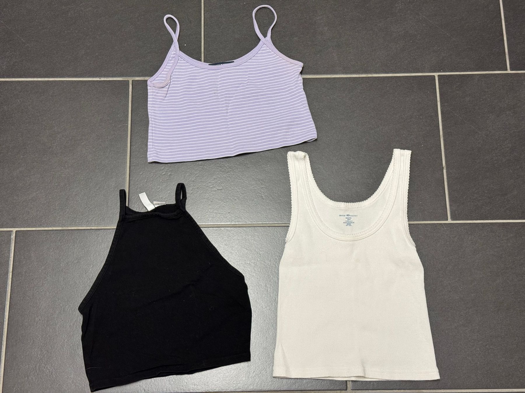 Kleiderpakete & -sets: Diverse Shirts kurz, lang, Trägershirt Mädchen – Gebraucht aus Würenlos von CaSteSeNievis