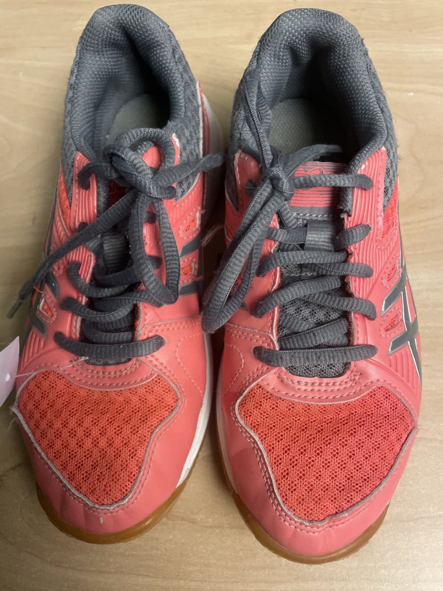 Asics Chaussures filles: Asics Hallenschuhe Gr. 33 – D'occasion à Obergerlafingen par cabo4 1