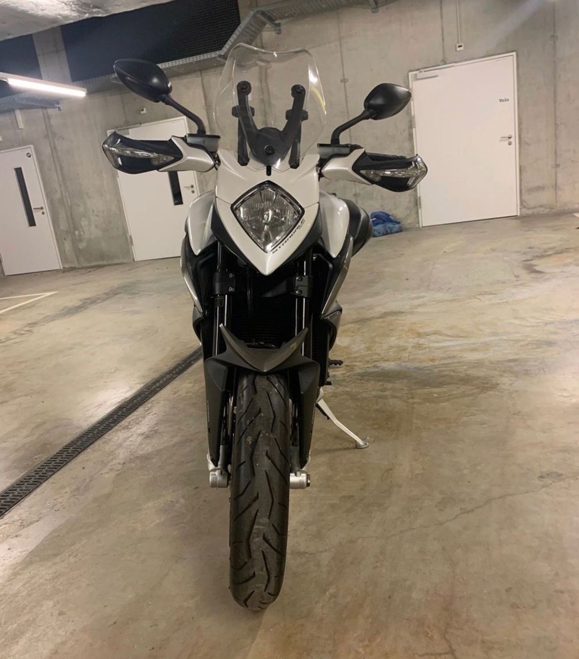 MV Agusta Touring: MV Agusta Stradale 800 – Usato da Uznach venduto da Nevergets 6