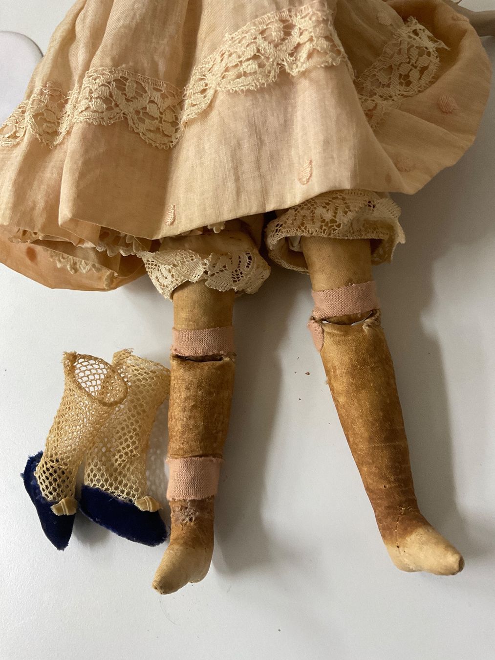 Bambole: Antike Puppe mit Stoffkörper, Länge ca. 35 cm – Usato da Bern venduto da vielerart 8