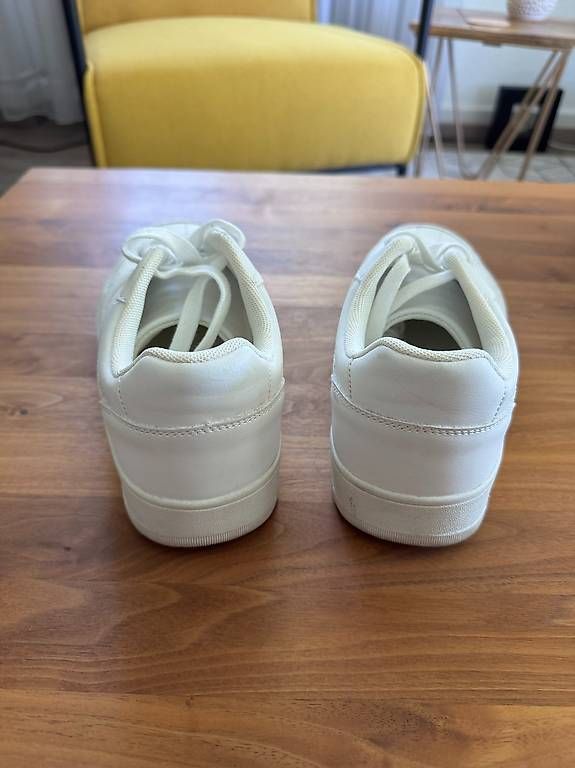 Herrenschuhe: Sneakers blanches Pier One – Gebraucht aus Engollon von Winters91 2