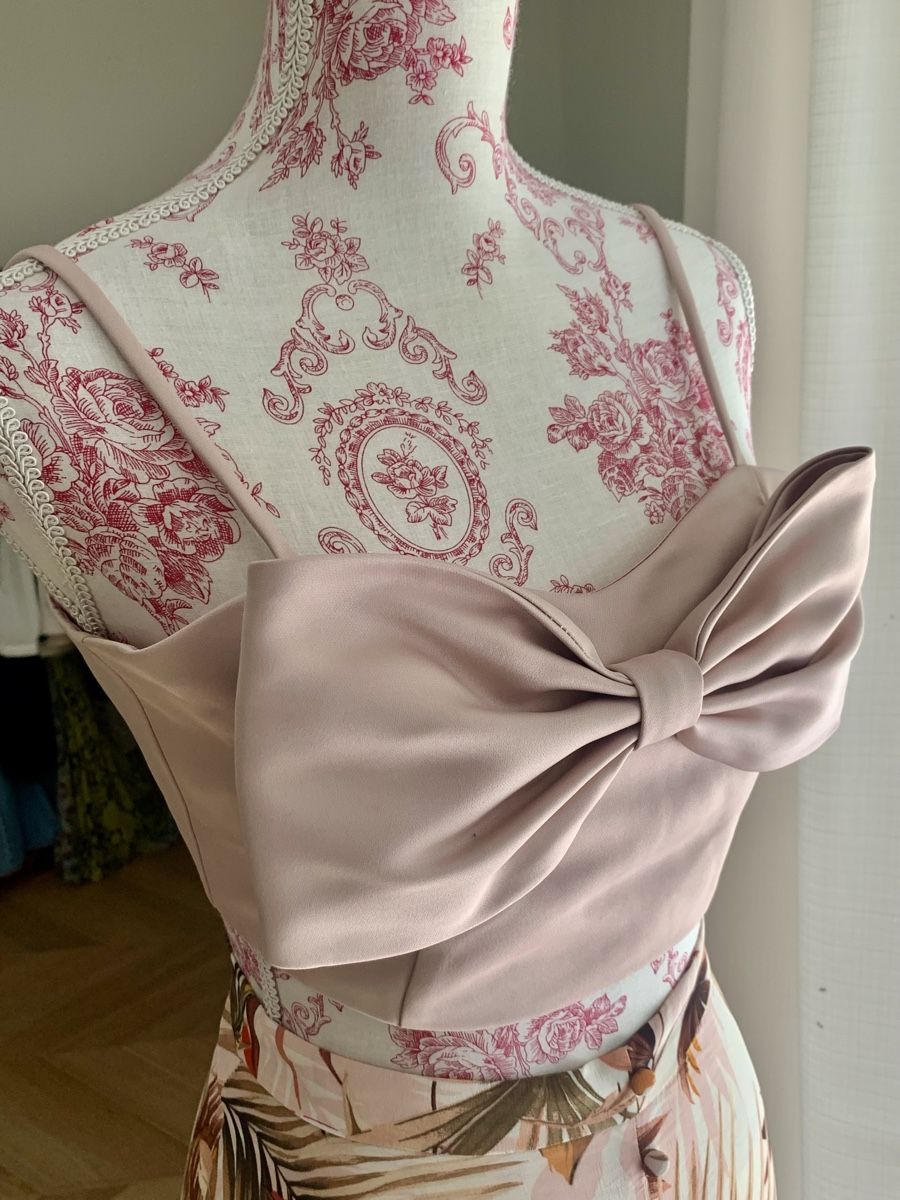 Tops: Chic bow crop top XS/S – Gebraucht aus Zürich von Angela_Fashion_Lover