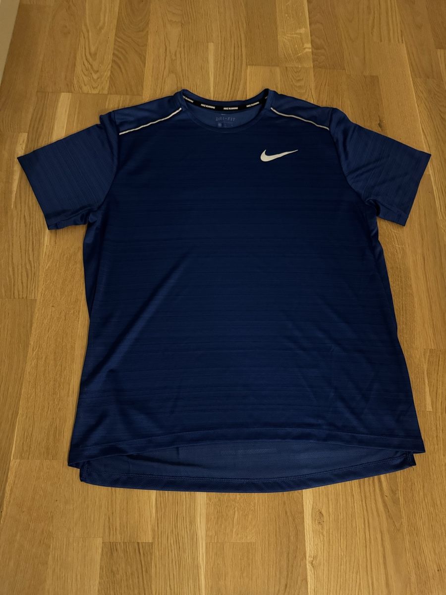 Nike T-Shirts: Nike Trainings T-Shirt – Gebraucht aus Bern von akl_sy9s