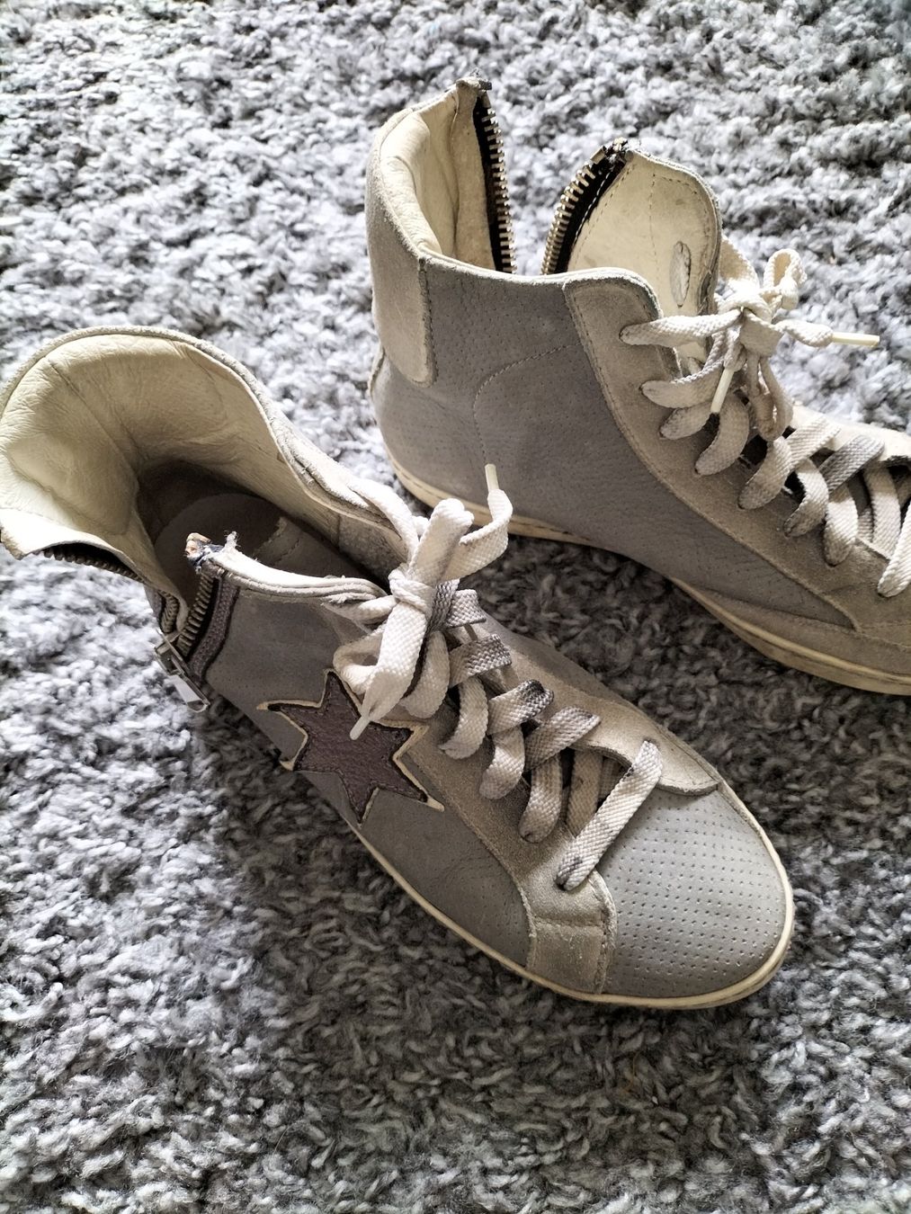 Chaussures hommes: auffallende Sneaker – D'occasion à Sins par Taschending 1
