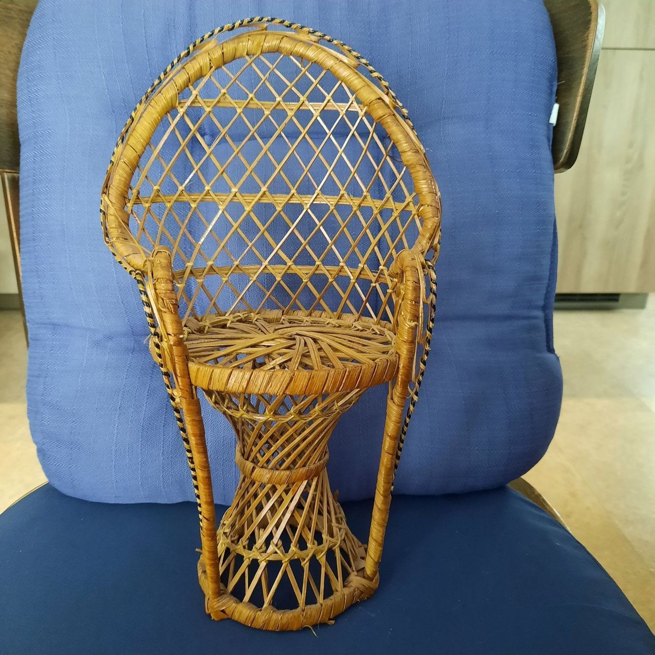 Bambole: Puppenstuhl – Usato da Hinwil venduto da Zom