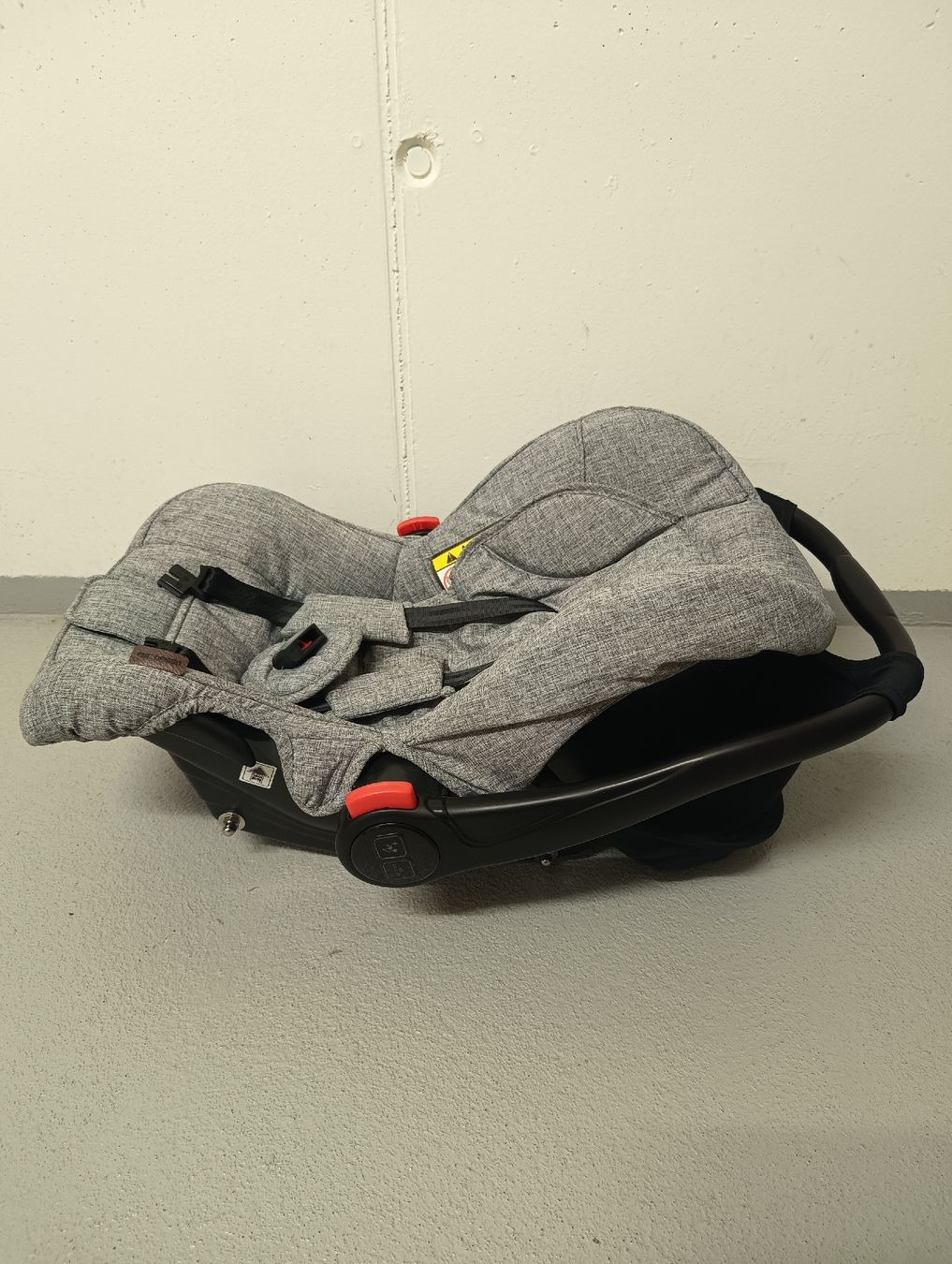 Seggiolini per auto: Babyschale ABC Design grau gebraucht – Usato da Hirschthal venduto da Ccrocker 1