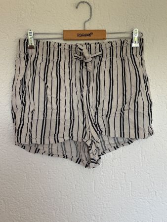 Gestreifte Shorts, Sommer-Look, Grösse 176 XS