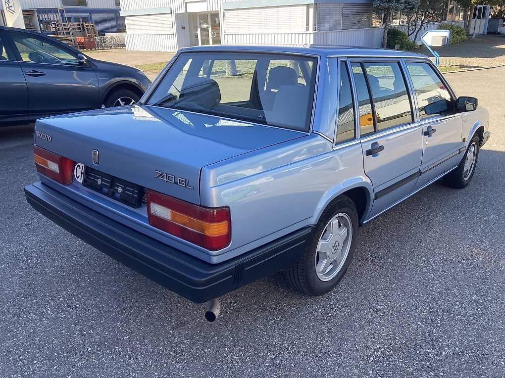 Autos: Volvo 740 GL 2.3  – D'occasion à Courrendlin par Omeg740 1