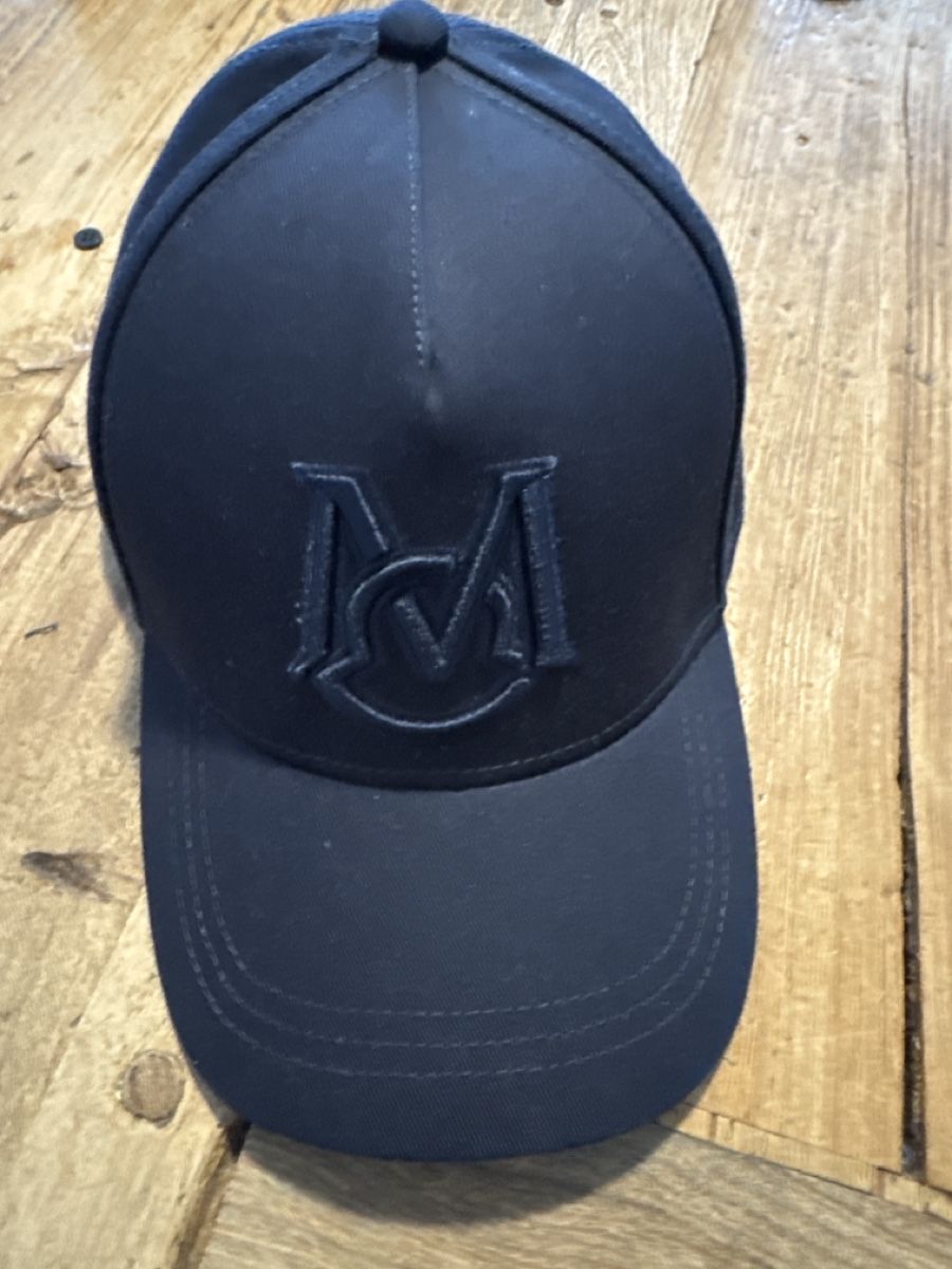 Moncler Altro in  Abbigliamento & Accessori: Moncler Cap - Elegant Black Baseball Cap - Perfect Fit – Nuovo e nell'imballaggio originale da Bülach venduto da Suters0403
