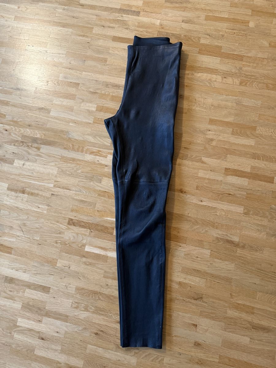 H&M Pantaloni: High-waisted leather pants – Usato da Zürich venduto da Sven1968 3