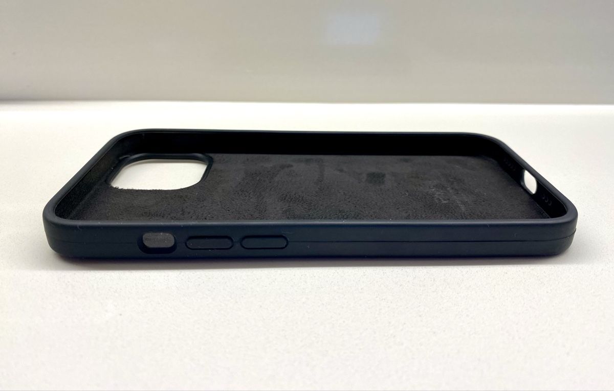 Cover & Protezioni schermo: iPhone 14 Silicon Case schwarz – Usato da Basel venduto da phidelitas 5