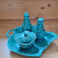 Versand möglich! Wedgwood Grün Majolica Gewürzstreuer