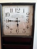 Horloge avec parties pour courrier ou cartes 