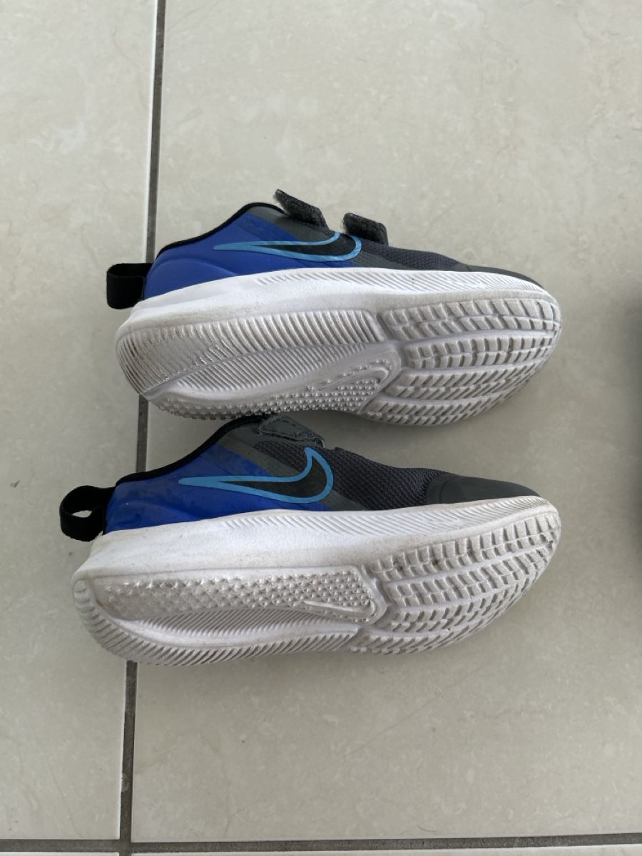 Nike Scarpe per ragazzi: 2x Schuhe Jungen Grösse 26-27 – Usato da Wetzikon ZH venduto da eva_5kj6 2