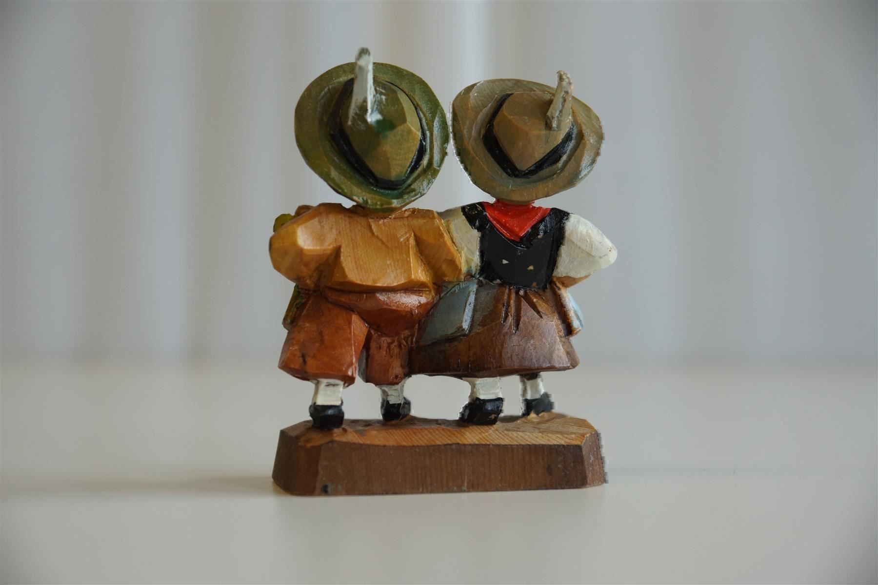 Sculture & Statue: Paar, geschnitzt – Nuovo e nell'imballaggio originale da Brienz BE venduto da P.Edelweiss 2