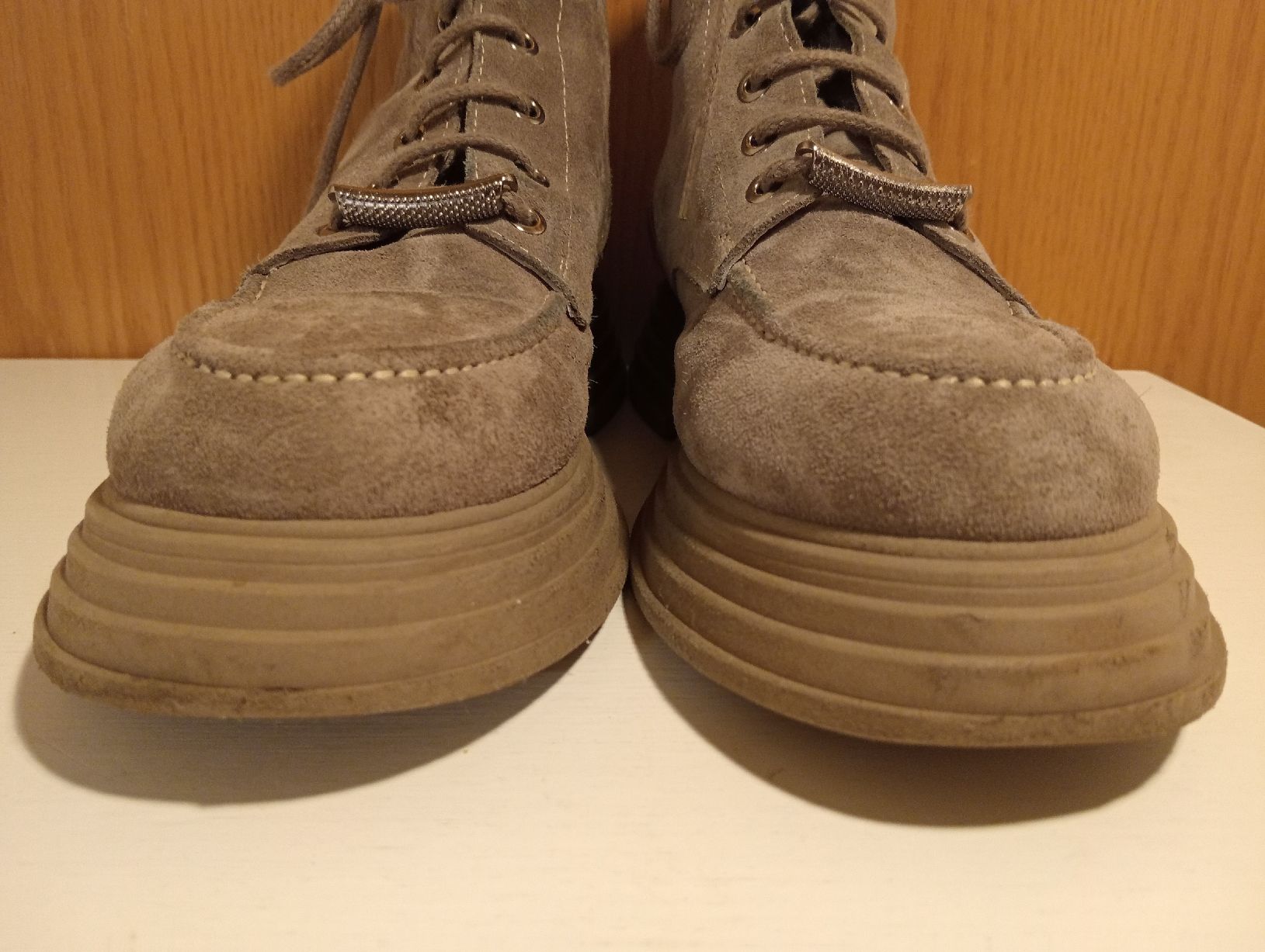 Scarpe da donna: Damen Stiefeletten Grau, Echtleder Wildleder, Gr. 40 – Usato da Allschwil venduto da Evgeniia78 2