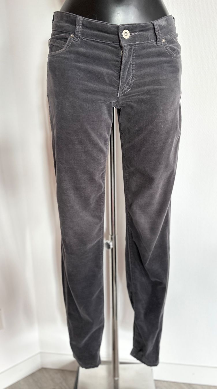 Marc O'Polo Hosen: Gr 34 Marc O'Polo Samthose TOP Hose Samt – Gebraucht aus Rickenbach b. Wil von sunneschii_ 1