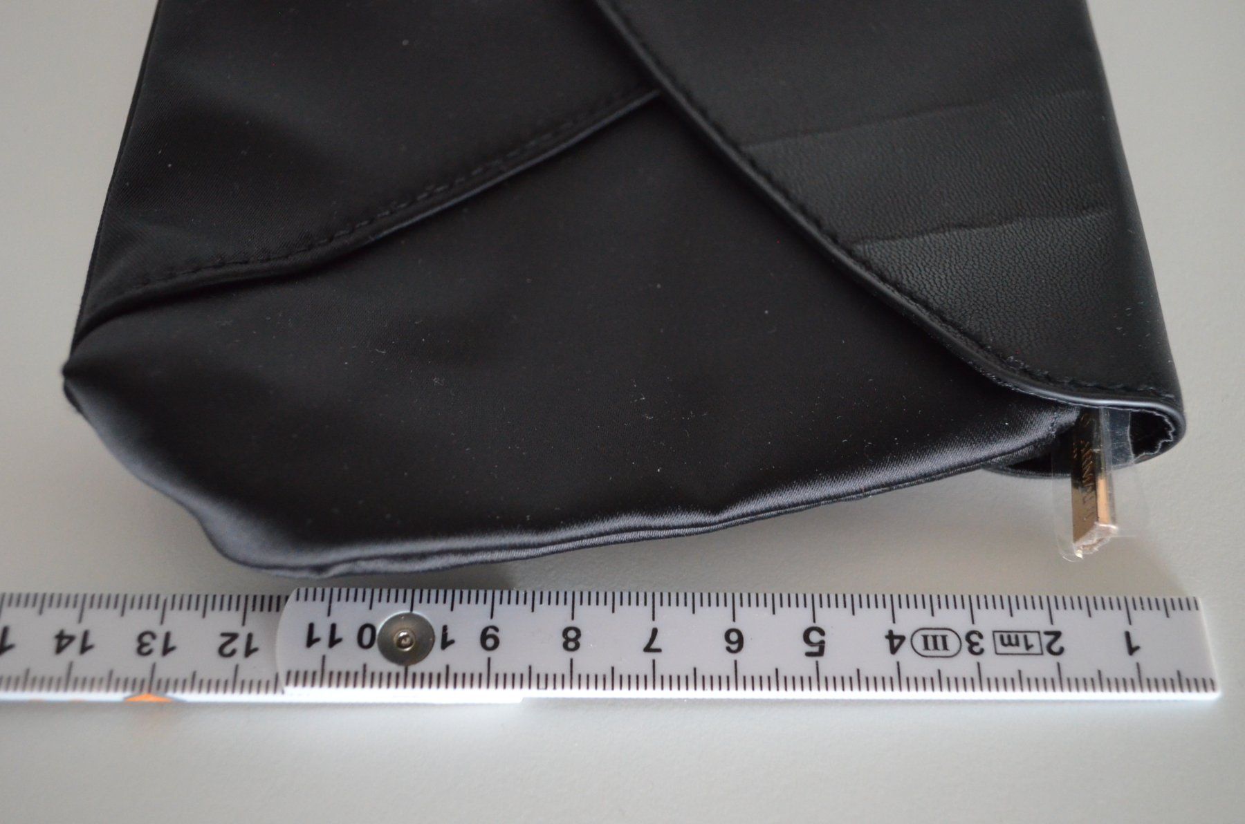 Armani Borse da donna: ARMANI Beauty Bag – Nuovo (secondo la descrizione) da Locarno venduto da DarjaRonco 1
