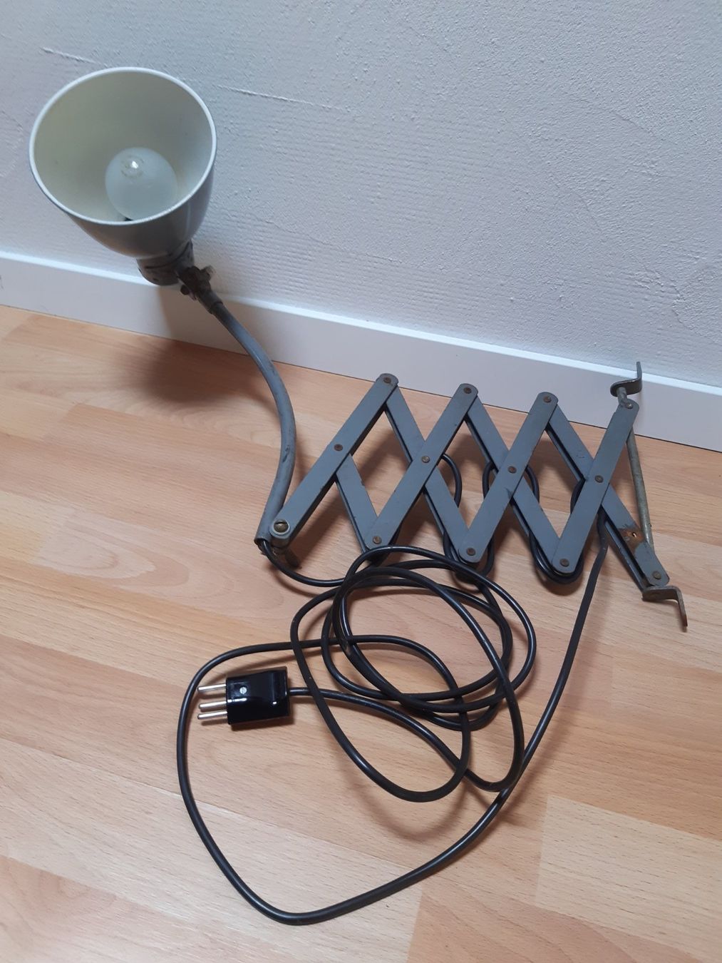 Lampade: Scherenlampe, vintage, grau – Usato da Lumino venduto da Onyxrocks