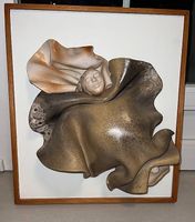 Tableau avec sculpture murale en céramique signée ? art cont
