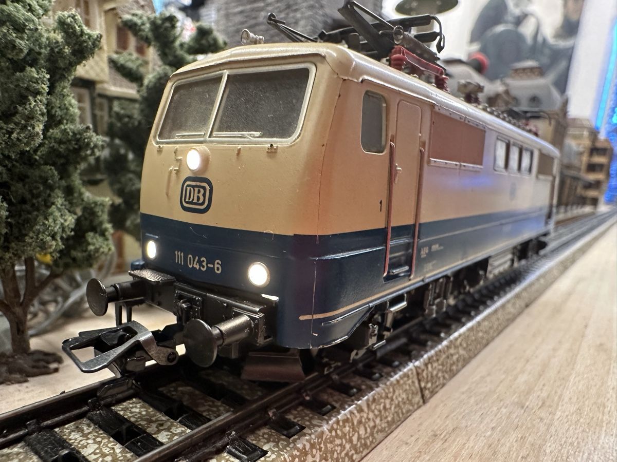 Märklin Modellini di ferrovie: Märklin 3042 DB BR 111 – Usato da Lupsingen venduto da New-Haven