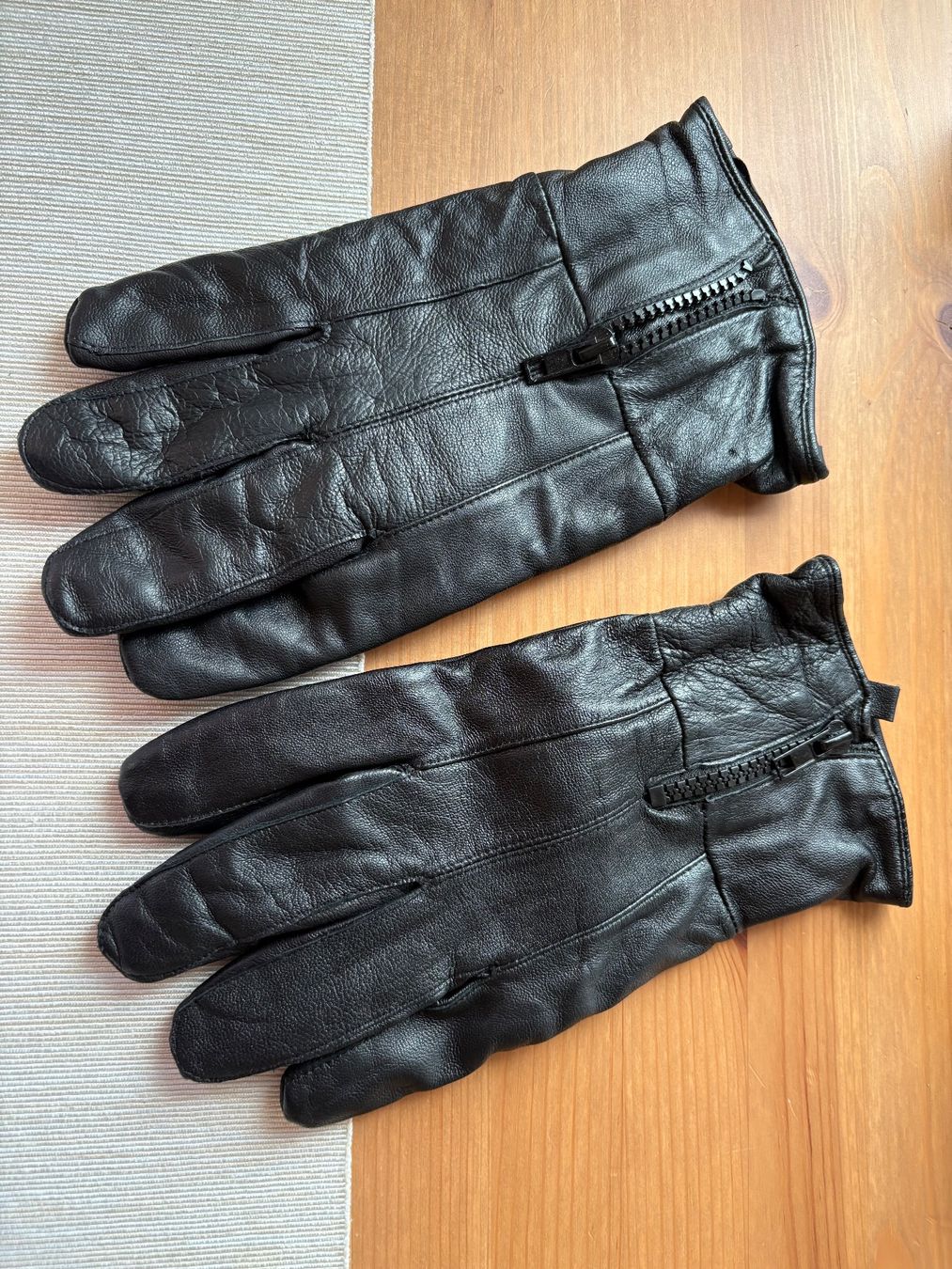 Guanti & manicotti: Lammfell Handschuhe aus Chile – Usato da Chur venduto da smart.shopper