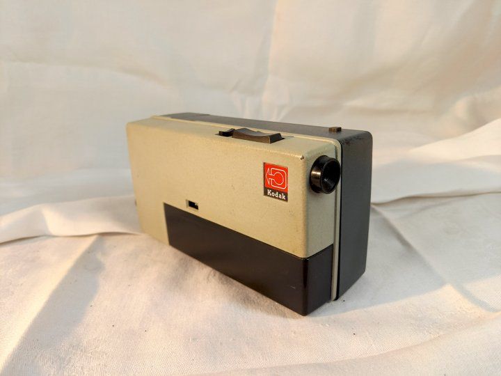 Videocamere: Kodak M-4 instamatic caméra 8mm Vintage – Usato da Ponts-de-Martel venduto da Henri-Louis 3