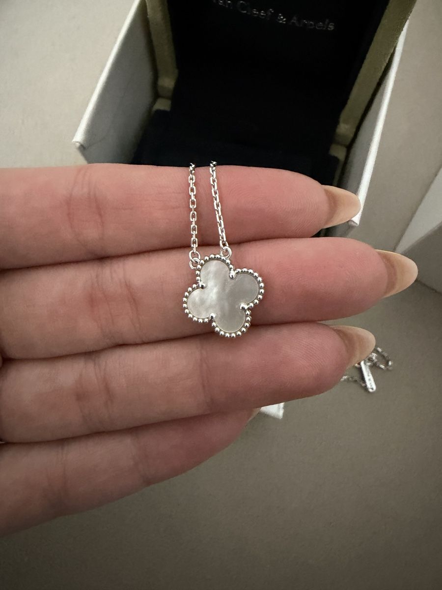 Van Cleef Catenine: Van Cleef & Arpels Alhambra, Kette, Perlmutt Neu! – Nuovo (secondo la descrizione) da Fahrweid venduto da jelena.pavlovic 1
