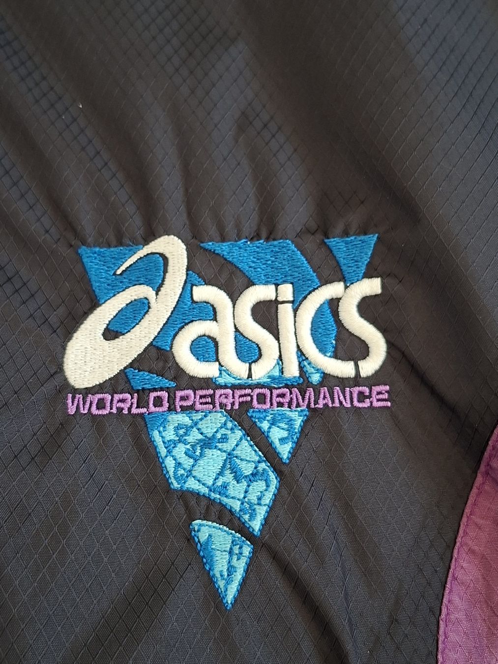 Asics Jacken: Veste Asics taille L multicolore  – Gebraucht aus Renens VD von ser_j2fn 1