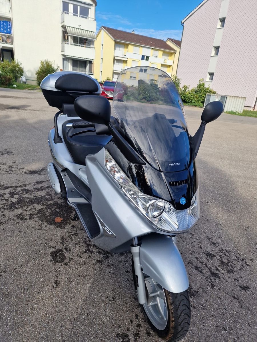 Piaggio Scooters: Piaggio X8 ab MFK – D'occasion à Thun par master007 2