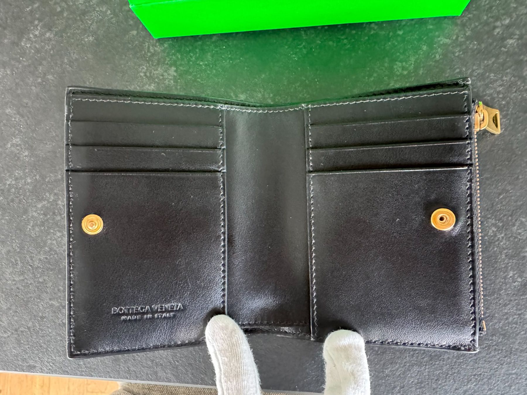 Bottega Veneta Portefeuilles: Bottega Veneta Small Bi-Fold Wallet – D'occasion à Kilchberg ZH par 753sunshine 6