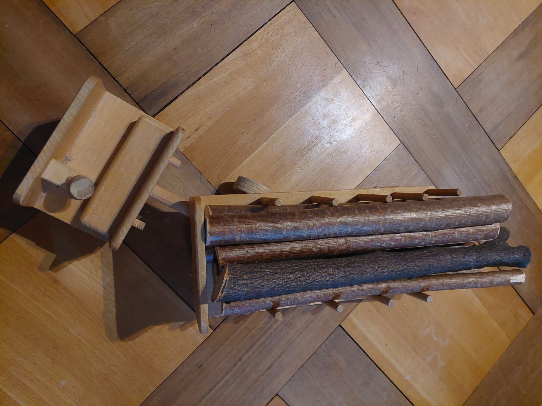 Spielzeuge: Holztransporter / LKW Baumstämme – Gebraucht aus Beckenried von Havacola