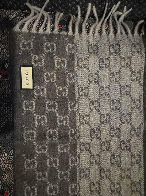 Foulard & Sciarpe: ECHARPE GUCCI MIXTE – Nuovo e nell'imballaggio originale da Chavannes-de-Bogis venduto da sth_yzd6