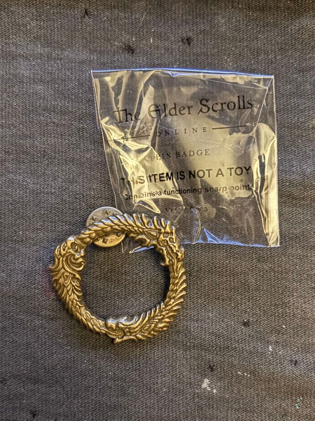 Placchette & Badge: Pins en metal Elder Scrolls Online – Nuovo e nell'imballaggio originale da Mont-sur-Lausanne venduto da Slushymana