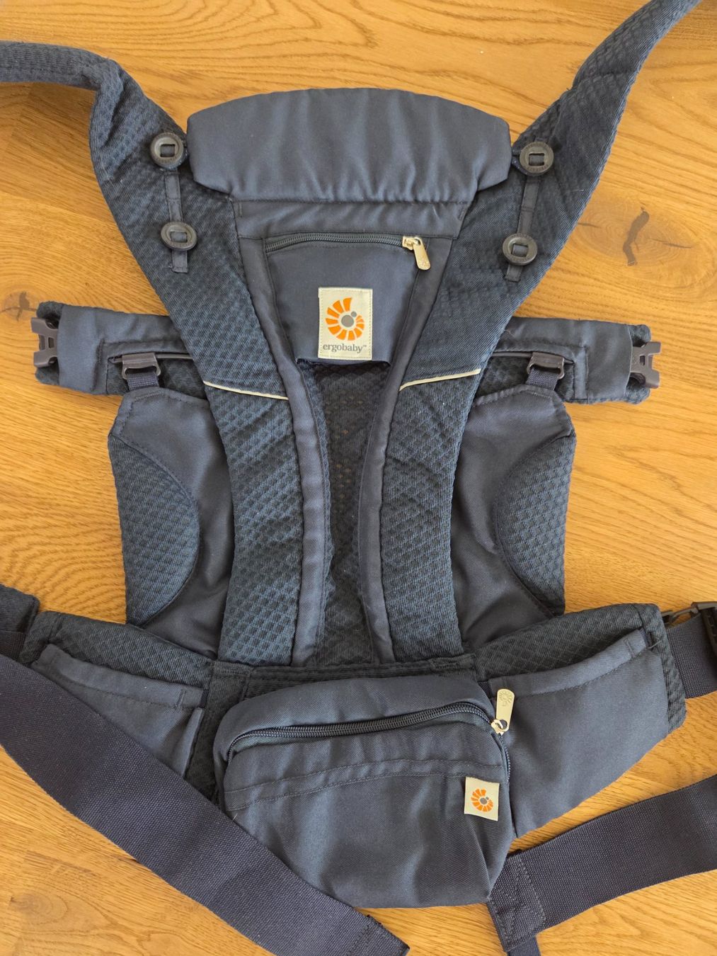 Ergo Baby Porte-bébés ventraux & dorsaux: Babytrage – D'occasion à Abtwil SG par chiva123
