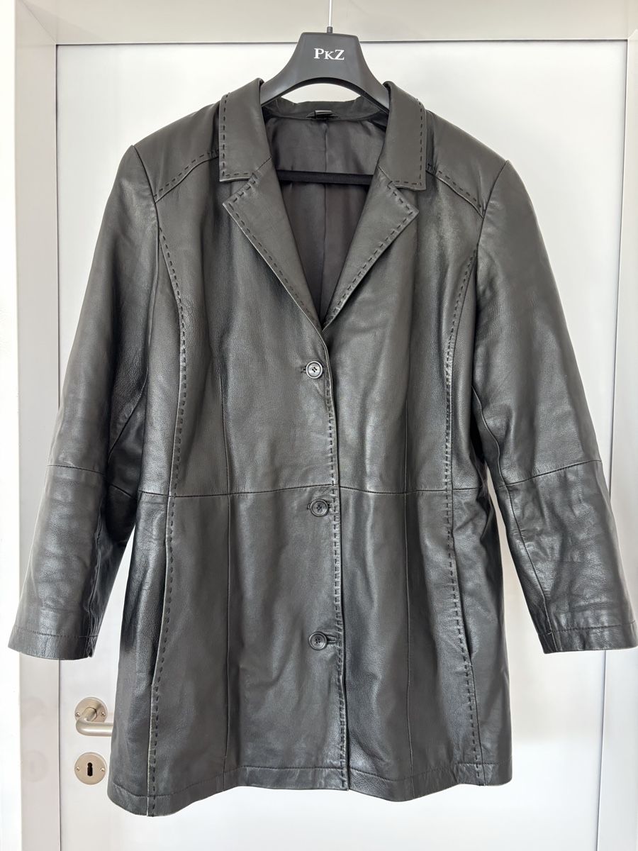 Giacche: Schwarze Lederjacke, M- L, top Zustand – Usato da Zürich venduto da Ambrette9 7