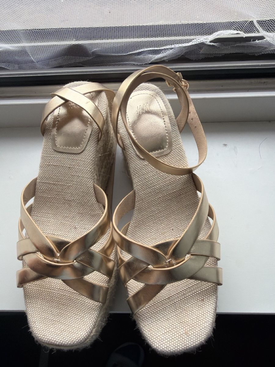 H&M Scarpe da donna: H&M Espadrilles Keilabsatz Gold Grösse 36 – Usato da Moudon venduto da patricia115 2