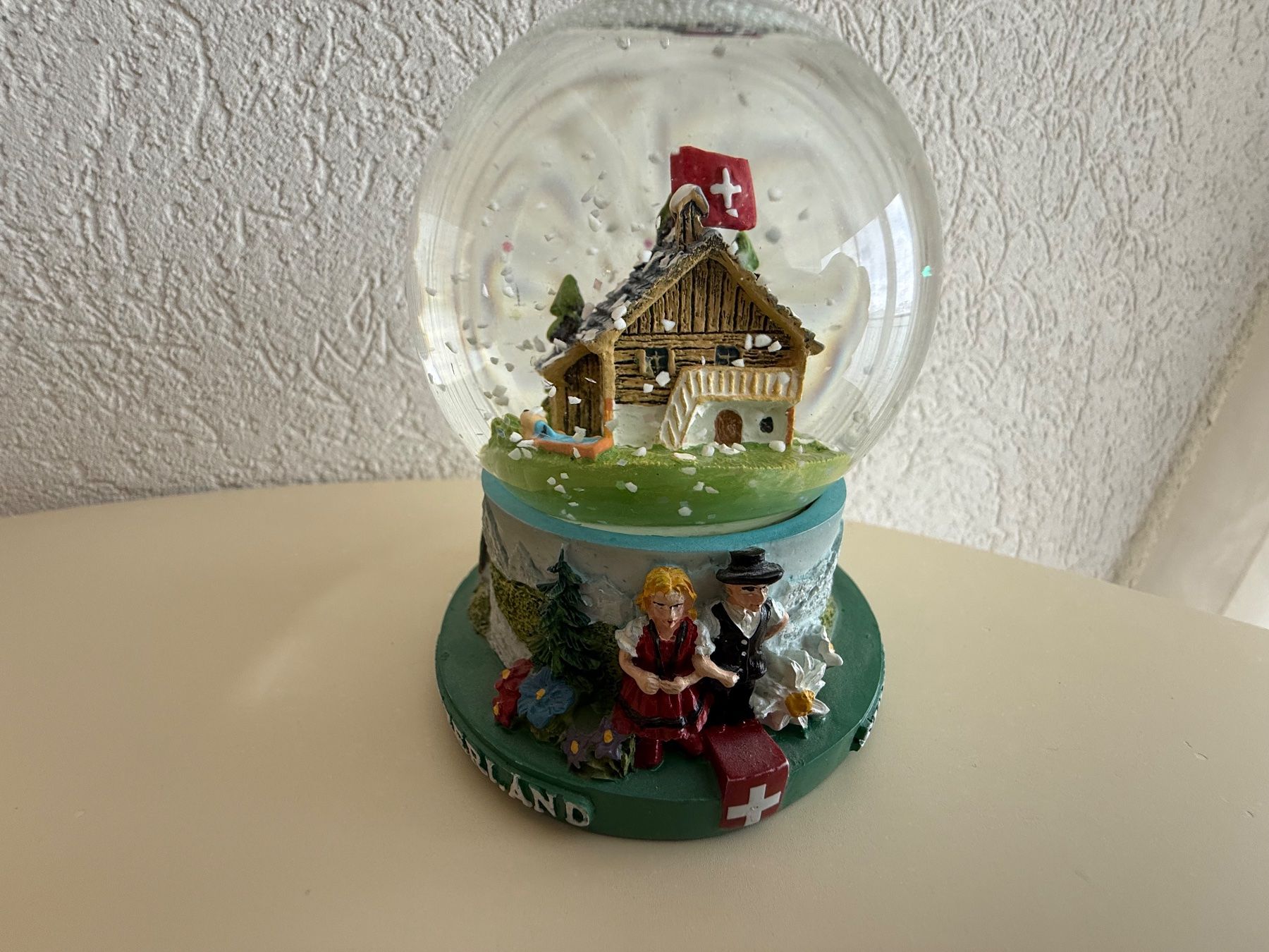 Statuette: Boule à néige Suisse – Usato da St-Gingolph venduto da GoldenKeys 7