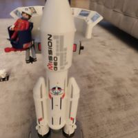 Weltraumrakete mit RAKETE Basisstation SPACE Trägerrakete