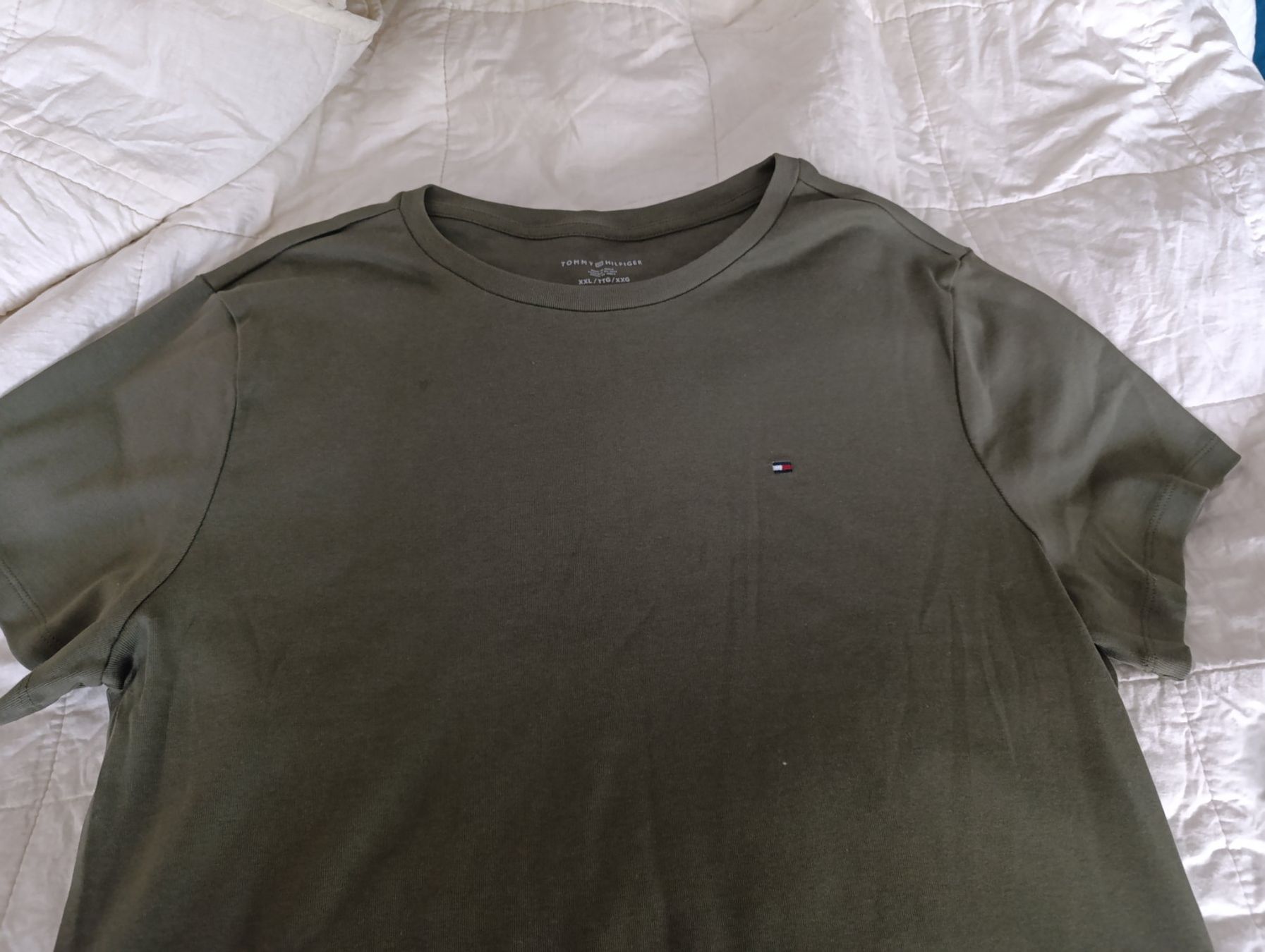 Tommy Hilfiger T-shirt: T-shirt Tommy Hilfiger olive – Nuovo e nell'imballaggio originale da St-Cergue venduto da Neviana 1