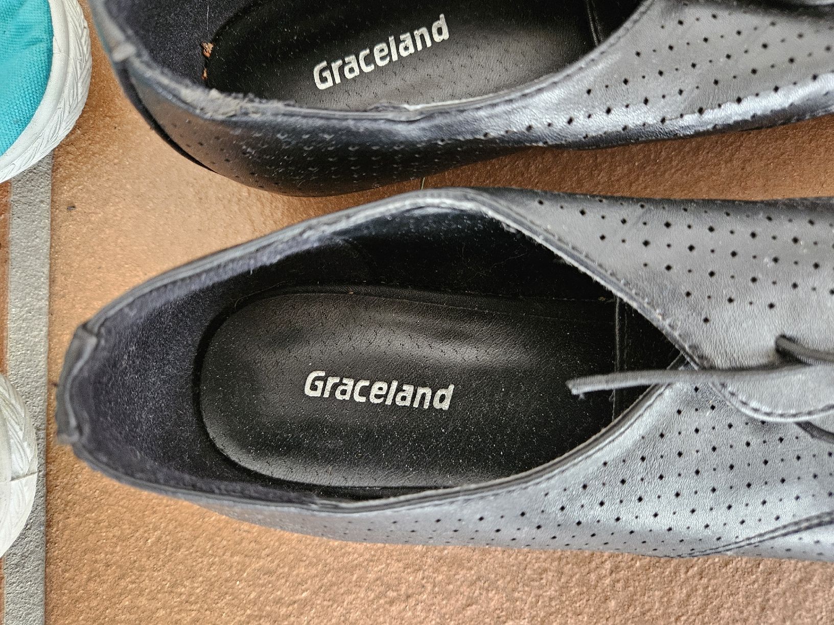 Scarpe da donna: 6 Paar Damenschuhe Gr. 37  – Usato da Eschenbach SG venduto da MarThu 2