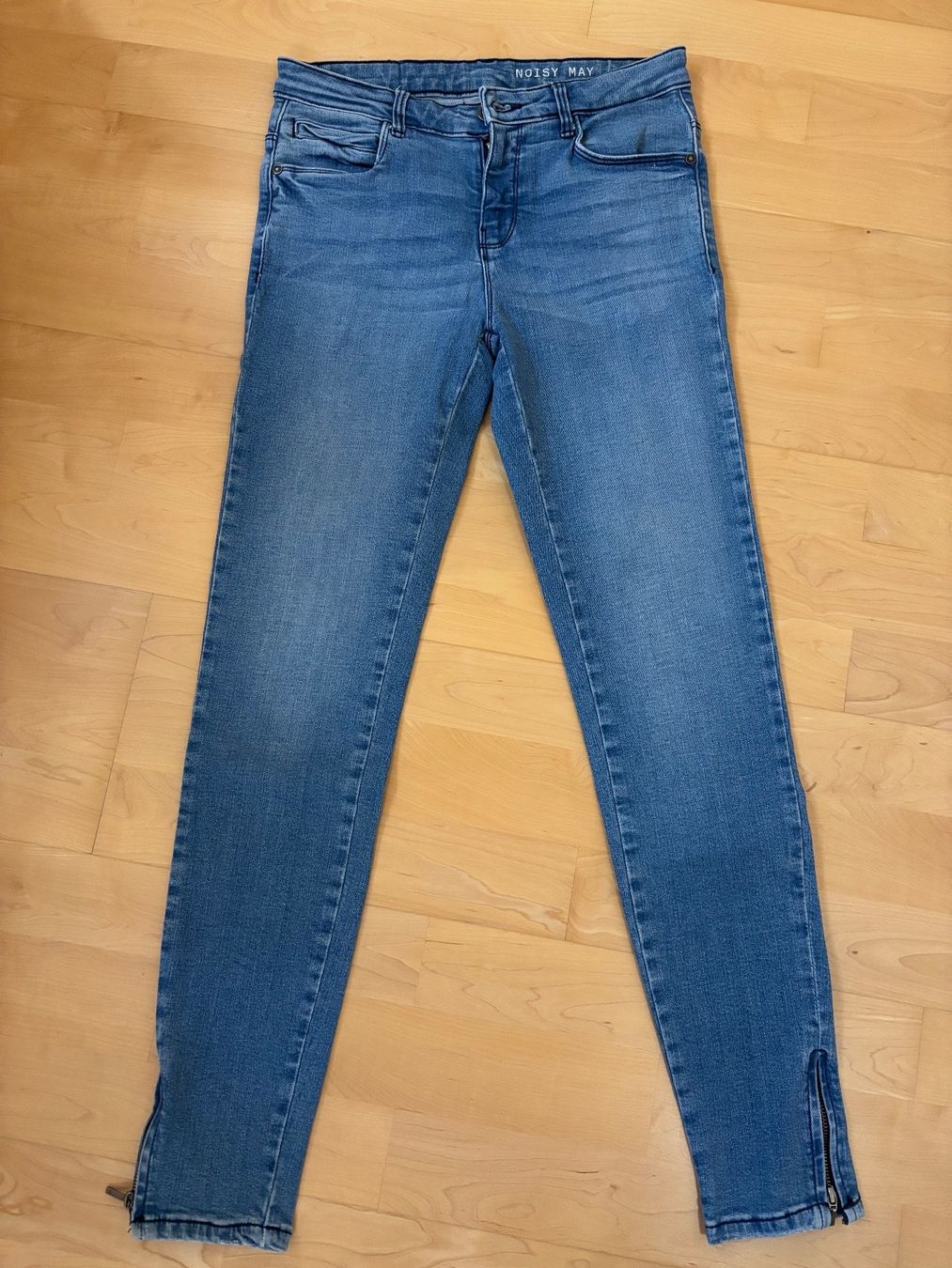 Jeans: Noisy May Damenjeans Gr. W28 L32 – Usato da Ennetbürgen venduto da Evelyne_G