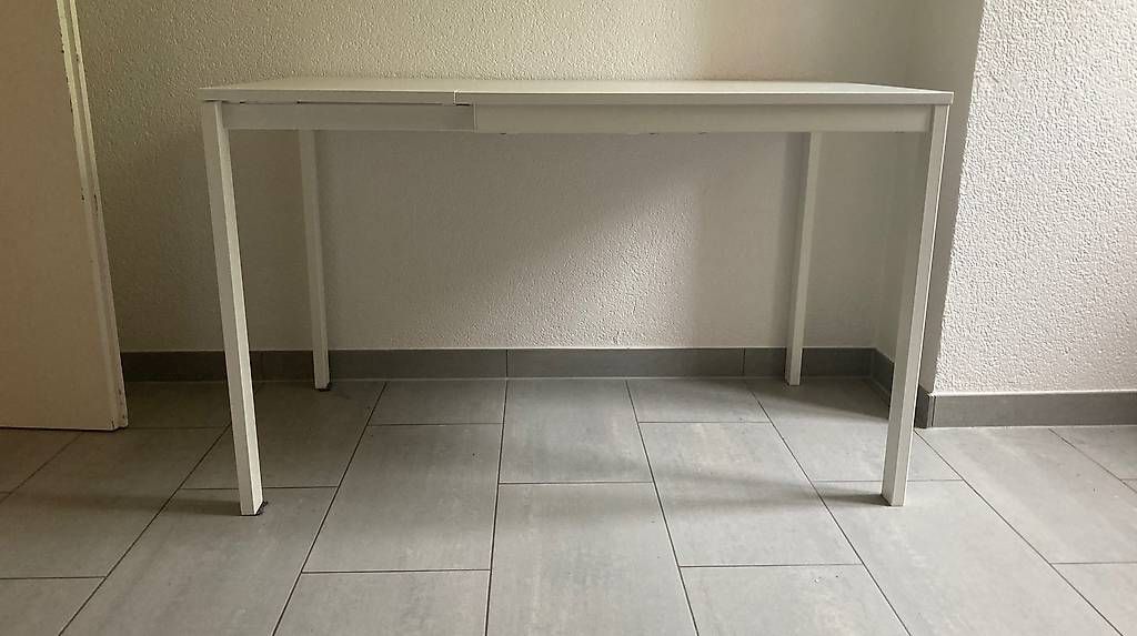 Set di tavolo e panche: Stabiler Ikea-Tisch mit 2 Stühlen – Usato da Bern venduto da Coolwindow 1